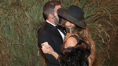 Ben Affleck Jennifer Lopez Kiss On The Red Carpet As They Make Met Gala Debut - hollywoodlife.com