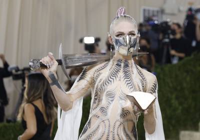 Grimes Brings Sword Repurposed From Automatic Weapon To Met Gala - etcanada.com - USA
