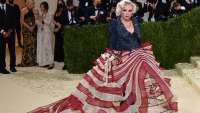 Debbie Harry wears patriotic dress at Met Gala 2021 to honor 'American Independence' theme - www.foxnews.com - USA - New York