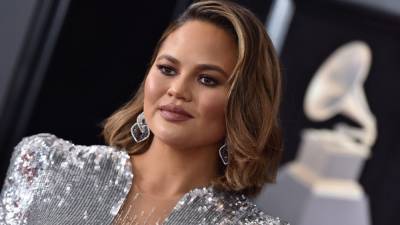Chrissy Teigen Shows Off the Cosmetic Surgery Procedure She Had Done on Her Face - www.etonline.com