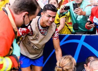 Cristiano Ronaldo rushes to female steward’s aid after he knocks her out - evoke.ie - Manchester - Switzerland