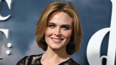 Emily Deschanel to Star in ‘Devil in Ohio’ Limited Series at Netflix - thewrap.com - Ohio