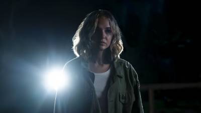 Amazon's 'I Know What You Did Last Summer' Remake Drops Thrilling Trailer - www.etonline.com