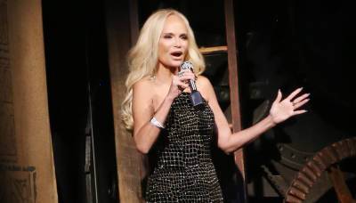 Kristin Chenoweth Surprises Audience at 'Wicked' Re-Opening on Broadway - www.justjared.com - New York - county Hamilton