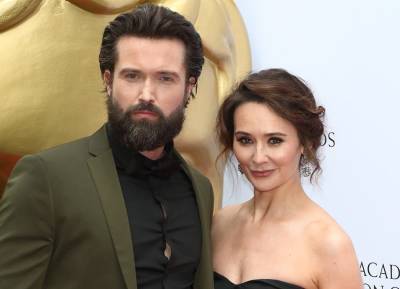 How They Met: Sparks flew for Emmett J Scanlan and wife Claire Cooper on set of Hollyoaks - evoke.ie - Dublin - county Cooper