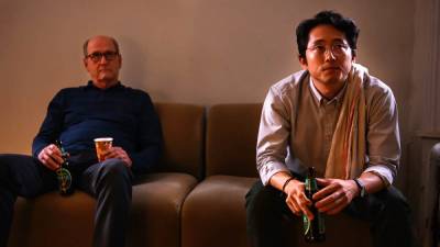 ‘The Humans’ Trailer: Richard Jenkins, Beanie Feldstein & Steven Yeun Explore The Hidden Dread Of Family - theplaylist.net