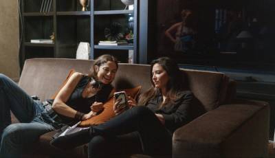 Justine Bateman Feature Directorial Debut ‘Violet’ Sets Fall Theatrical Release – TIFF - deadline.com