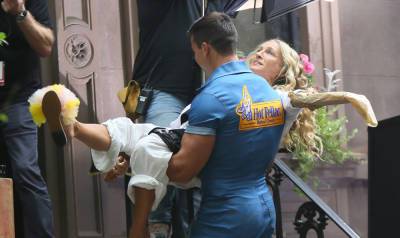 Sarah Jessica Parker Gets Carried Away by Hunky Man on 'And Just Like That' Set - www.justjared.com - New York