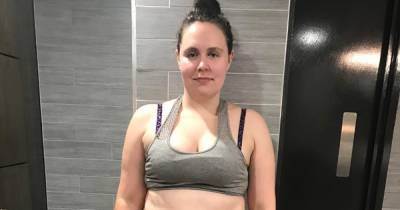 Woman who ate four burgers and four curries a day loses seven stone in lockdown - www.ok.co.uk - Britain