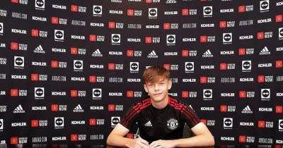Starlet Sam Mather signs first Manchester United contract after making under-23s debut - www.manchestereveningnews.co.uk - Manchester