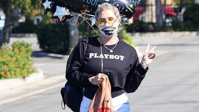 Kesha Sports White Daisy Dukes A ‘Playboy’ Sweatshirt As She Flashes A Peace Sign — Photos - hollywoodlife.com - Los Angeles