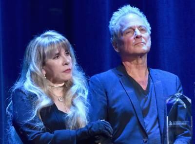 Lindsey Buckingham - Former Fleetwood Mac Guitarist Lindsey Buckingham Claims Ex Stevie Nicks ‘Has Never Been Completely Over’ Him — 45 Years After Breakup - etcanada.com