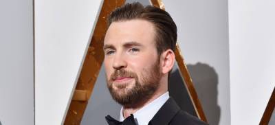 Chris Evans Plays Piano, Immediately Trends on Twitter for His Talent - www.justjared.com
