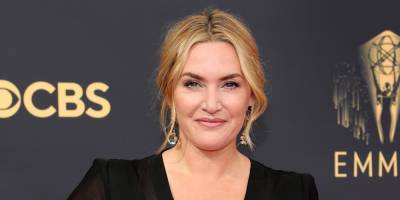 Nominee Kate Winslet Makes a Glam Arrival on the Emmys 2021 Red Carpet - www.justjared.com - Los Angeles - city Easttown