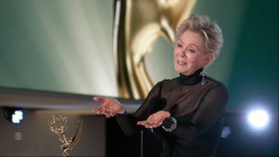 Jean Smart Emotionally Dedicates Best Actress Comedy Emmy Win to Late Husband - www.etonline.com - Las Vegas