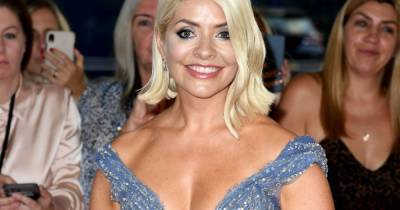 Holly Willoughby's daughter Belle does her makeup in charming picture from new website - www.ok.co.uk