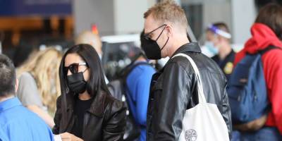 Paul Bettany & Jennifer Connelly Kiss Through Their Face Masks After Attending Emmys - www.justjared.com - Los Angeles
