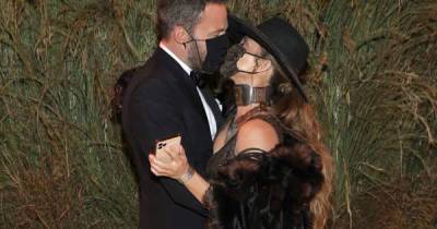 Jennifer Lopez and Ben Affleck 'plan to spend Christmas together' - www.msn.com