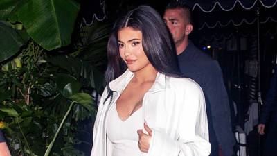 Kylie Jenner Shows Off Her Bare Baby Bump In A Crop Top — Video - hollywoodlife.com