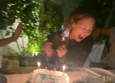 WATCH: Terrifying moment Nicole Richie accidentally sets her hair on fire - evoke.ie
