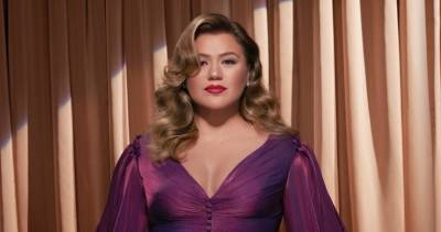 Kelly Clarkson to release second festive album When Christmas Comes Around... on October 15 - www.officialcharts.com - New Zealand - Santa