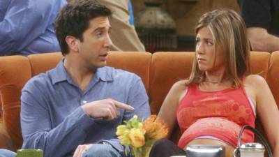 Jennifer Aniston reveals the text messages she received following David Schwimmer dating rumors - www.foxnews.com