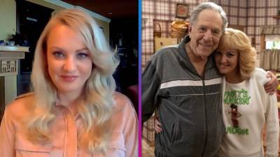 Wendi McLendon-Covey on 'The Goldbergs' and Losing George Segal While Filming (Exclusive) - www.etonline.com