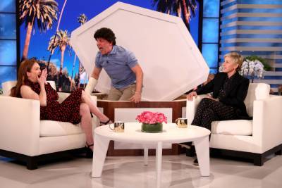 Julianne Moore Gets Scared By ‘Evan Hansen’ On ‘Ellen’ - etcanada.com