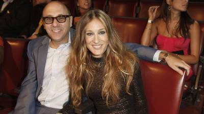 SJP Talked to ‘SATC’ Co-Star Willie Garson ‘Almost Every Day’ Before His Death—She’s ‘Not Ready’ to Say Goodbye - stylecaster.com