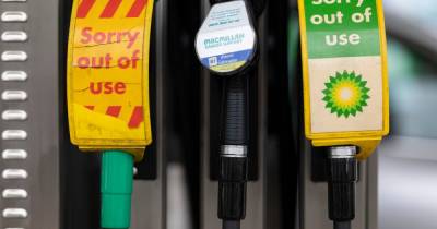 BP close some sites and ration fuel deliveries due to shortage of HGV drivers - www.manchestereveningnews.co.uk - Britain