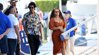 Beyoncé Rocks Sparkly Green Mini Dress On Jeff Bezos’ $500M Yacht With Jay-Z - hollywoodlife.com