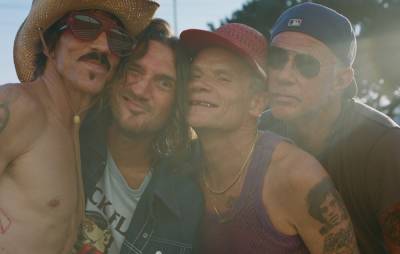 Red Hot Chili Peppers to head on 2022 world stadium tour - www.nme.com