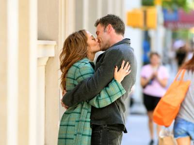 Jennifer Lopez And Ben Affleck Pack On The The PDA In NYC - etcanada.com - New York
