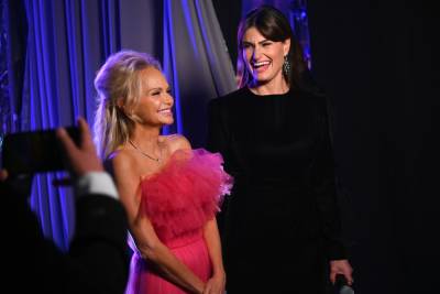 ‘Wicked’ stars Kristin Chenoweth and Idina Menzel reunite at Tony Awards’ ‘Broadway’s Back’ - nypost.com