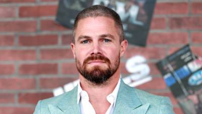 Stephen Amell Defends His New Shirtless Photo After Trolls Said He's Out of Shape - www.justjared.com