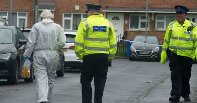 Four arrested after horror stabbing as armed police descend on street - www.manchestereveningnews.co.uk