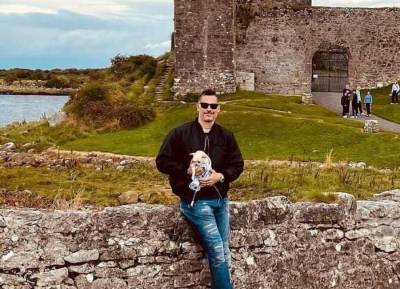 Another Hollywood star is exploring Ireland (with his chihuahua Bubbles) - evoke.ie - Ireland