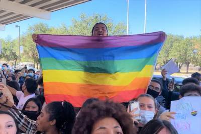 Hundreds of Texas students walk out of school over alleged anti-LGBTQ discrimination - www.metroweekly.com - Texas