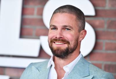 Stephen Amell Responds To Trolls Saying He’s Out Of Shape In Shirtless Photo - etcanada.com