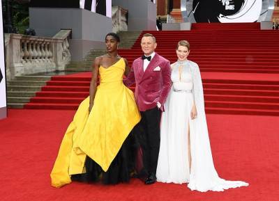 Daniel Craig swaps 007’s tux for a pink blazer at the James Bond premiere - evoke.ie