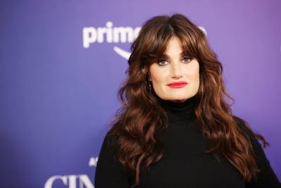 Idina Menzel Admits She Should Have Been Lea Michele’s ‘Older Sister’ Not Mom During Guest Spot On ‘Glee’ - etcanada.com
