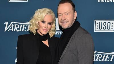 Jenny McCarthy Talks Renewing Her Vows With Donnie Wahlberg at Their Romantic Lake House (Exclusive) - www.etonline.com