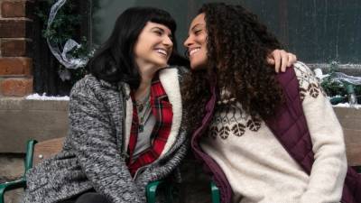 Lifetime Reveals 35-Movie Holiday Schedule, Including Channel’s First Lesbian-Focused Romance - thewrap.com - state Maine