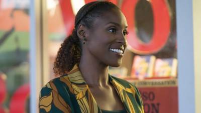 'Insecure': Issa Rae Chats With Her Younger Self in the Trailer for the Final Season - www.etonline.com