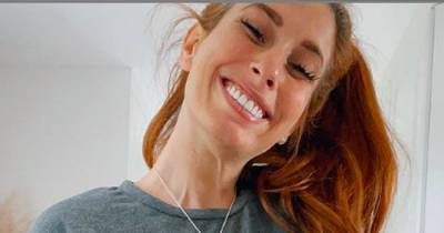 Stacey Solomon praised for showing off body hair and stretch marks on baby bump in beautiful snap - www.ok.co.uk
