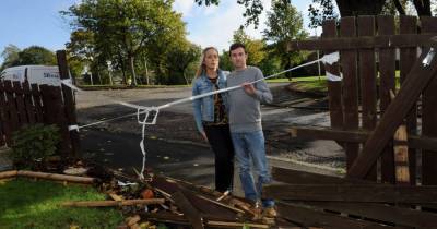 Scots couple shocked as car smashes through fence and ploughs through garden at 5am - www.dailyrecord.co.uk - Scotland