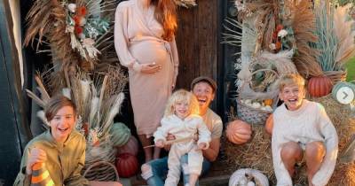 Pregnant Stacey Solomon shares 'fairytale' autumn door display with stunning family picture - www.dailyrecord.co.uk