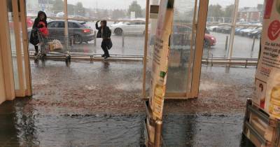 Shoppers 'stuck' inside Tesco after store floods following heavy downpour - www.manchestereveningnews.co.uk