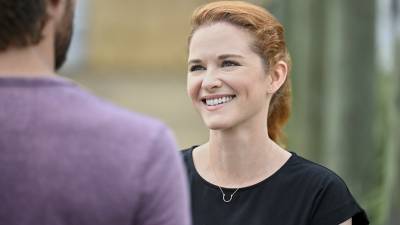 Sarah Drew on Finding Love Amid Loss in Hallmark's 'One Summer' (Exclusive) - www.etonline.com