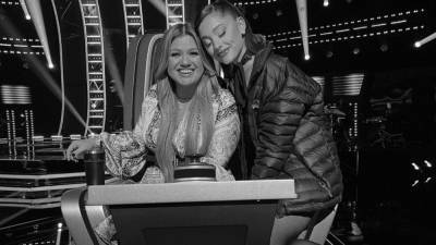Kelly Clarkson and Ariana Grande Look Back at Their 2013 Twitter Exchange and Preview Christmas Duet - www.etonline.com